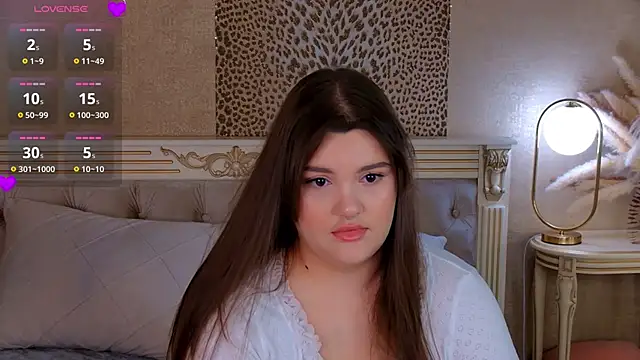 EmilyHyde online show from June 29, 8:42 pm