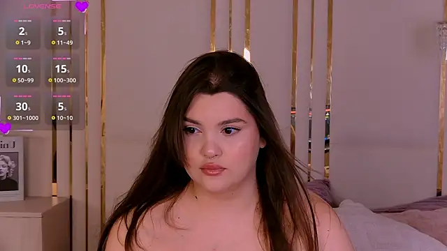 EmilyHyde online show from July 7, 8:35 pm