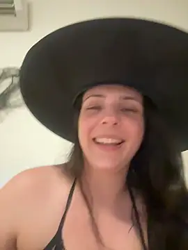 Snapshot of Lady_LauraRose chatting on November 1, 2:13 am Lady LauraRose online show from November 1, 2:13 am