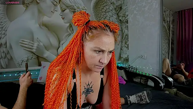 Snapshot of Gerald_and_Kristy chatting on October 9, 10:24 am Gerald and Kristy online show from October 9, 10:24 am