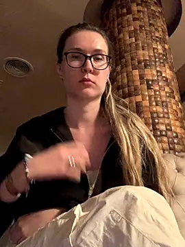 Snapshot of Jugira chatting on November 8, 7:56 pm Jugira online show from November 8, 7:56 pm