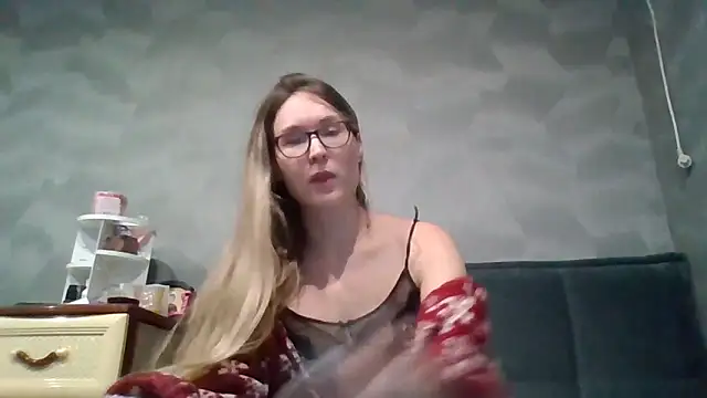 Snapshot of Jugira chatting on December 13, 10:48 pm Jugira online show from December 13, 10:48 pm