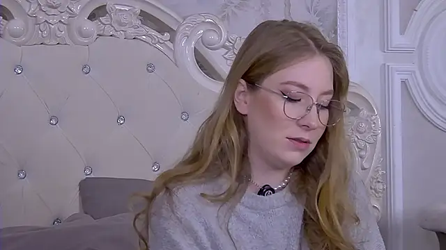 MiaEuphoria  online show from October 8, 3:37 am