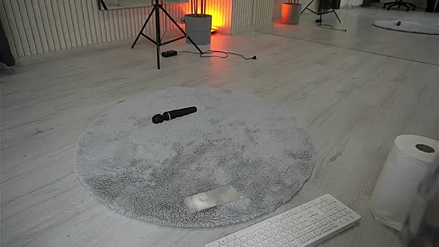 Snapshot of EmmaBlanco chatting on October 8, 3:48 am EmmaBlanco online show from October 8, 3:48 am