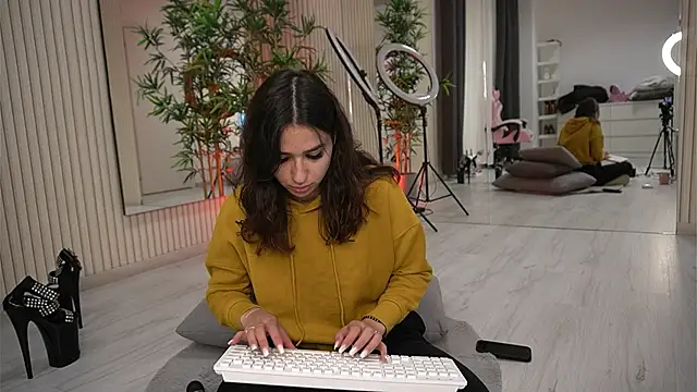 Snapshot of EmmaBlanco chatting on October 18, 6:41 pm EmmaBlanco online show from October 18, 6:41 pm