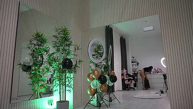 Snapshot of EmmaBlanco chatting on November 4, 8:08 pm EmmaBlanco online show from November 4, 8:08 pm