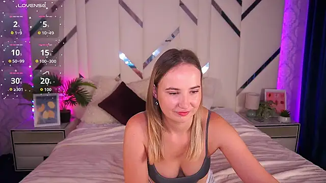 Snapshot of SofieBloom chatting on September 21, 3:13 pm SofieBloom online show from September 21, 3:13 pm