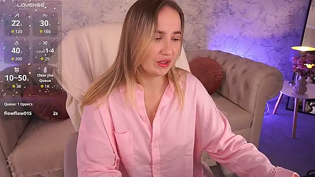 Snapshot of SofieBloom chatting on October 2, 11:45 pm SofieBloom online show from October 2, 11:45 pm