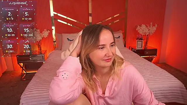 Snapshot of SofieBloom chatting on October 12, 11:15 pm SofieBloom online show from October 12, 11:15 pm