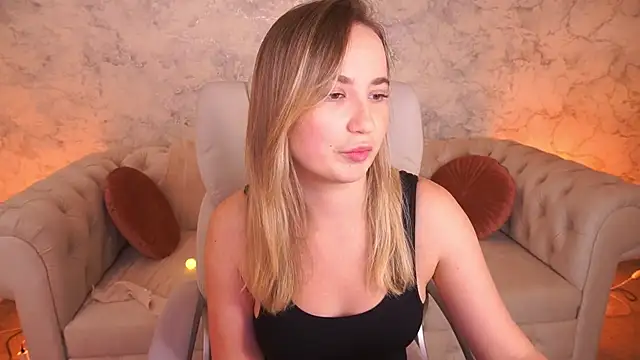 Snapshot of SofieBloom chatting on November 3, 12:02 am SofieBloom online show from November 3, 12:02 am