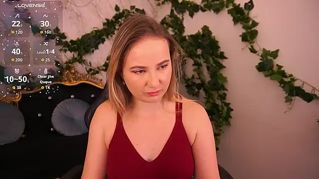 Snapshot of SofieBloom chatting on November 13, 11:25 pm SofieBloom online show from November 13, 11:25 pm