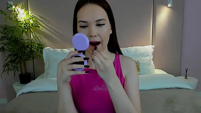 KiraHolli online show from October 7, 3:04 am