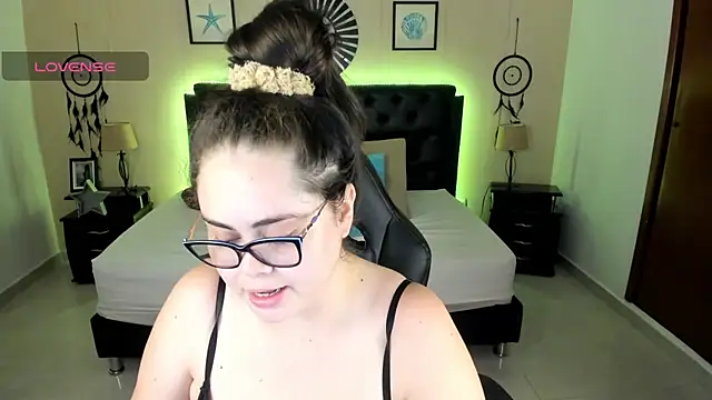LolaVillalobos online show from June 22, 2:03 pm
