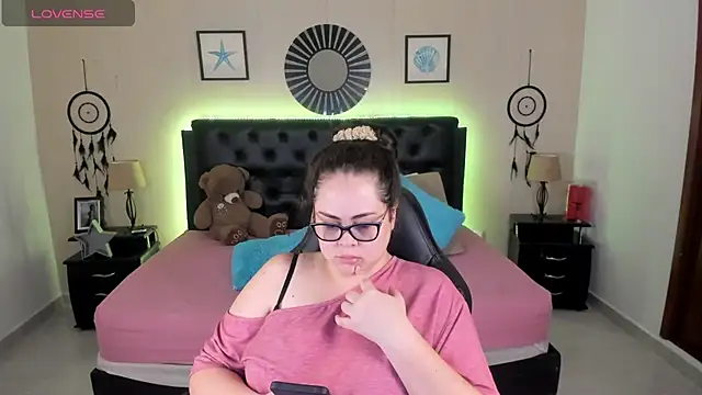 LolaVillalobos online show from July 1, 12:18 pm