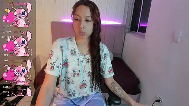 Snapshot of anna_moon11 chatting on December 14, 5:02 am anna moon11 online show from December 14, 5:02 am