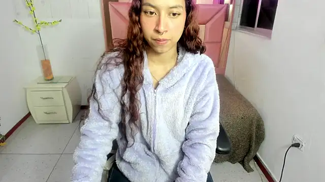 Snapshot of anna_moon11 chatting on May 14, 3:46 am anna moon11 online show from May 14, 3:46 am