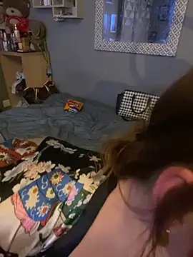 Snapshot of laceygreen chatting on February 28, 12:00 am laceygreen online show from February 28, 12:00 am