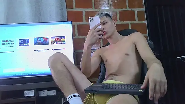 Twinkcock22 online show from March 2, 4:58 am