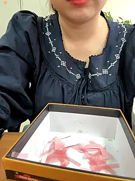 PhuongNhi21 online show from October 31, 4:13 am