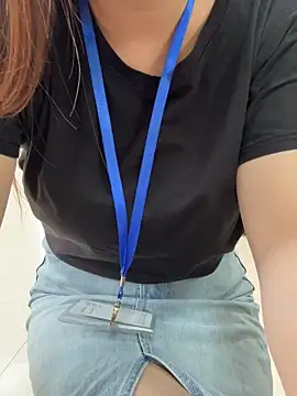 PhuongNhi21 online show from November 7, 1:05 am