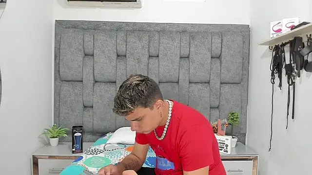 DavilANDkevin2 online show from November 5, 1:49 am