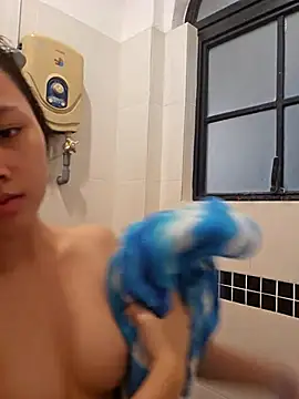 Snapshot of lirz06 chatting on October 14, 10:49 am lirz06 online show from October 14, 10:49 am