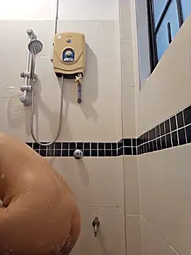 Snapshot of lirz06 chatting on December 21, 10:44 am lirz06 online show from December 21, 10:44 am