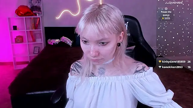 Snapshot of tattoo_art_baby chatting on April 1, 6:36 am tattoo art baby online show from April 1, 6:36 am