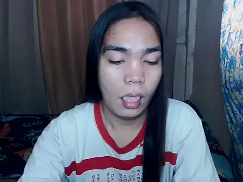 Snapshot of Simple_Martina chatting on November 26, 1:28 am Simple Martina online show from November 26, 1:28 am