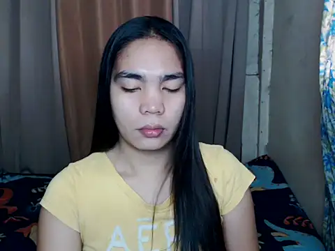 Snapshot of Simple_Martina chatting on November 29, 1:41 am Simple Martina online show from November 29, 1:41 am