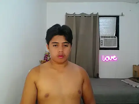 Hugecock2hundle intown online show from December 17, 11:27 am