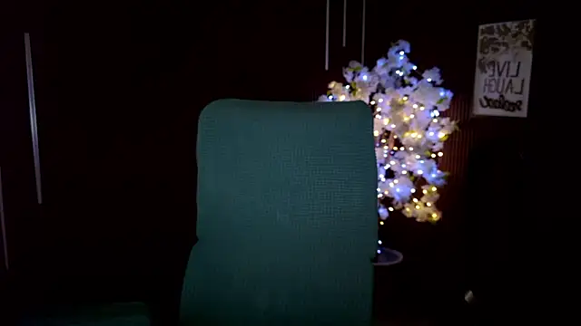 Snapshot of xxforyoureyesonlyxx chatting on February 18, 4:41 am xxforyoureyesonlyxx online show from February 18, 4:41 am