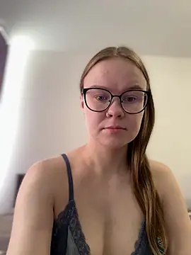 Snapshot of _CherryBloom_ chatting on April 19, 7:51 am CherryBloom online show from April 19, 7:51 am
