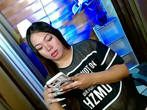 Snapshot of bigfattycocksonya27 chatting on March 24, 9:25 am bigfattycocksonya27 online show from March 24, 9:25 am