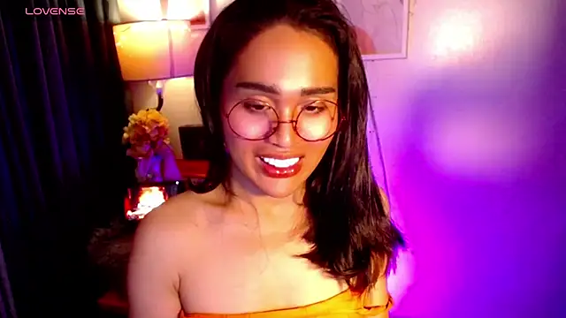 urmidnightcravingsxx online show from July 18, 9:07 pm