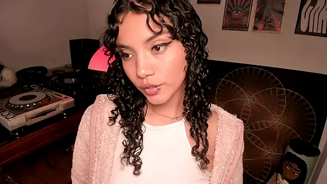 Snapshot of Nati____ chatting on March 12, 3:56 am Nati online show from March 12, 3:56 am