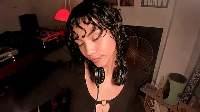 Snapshot of Nati____ chatting on April 18, 1:53 am Nati online show from April 18, 1:53 am