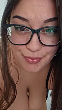 Snapshot of Larissa4U chatting on September 21, 9:44 am Larissa4U online show from September 21, 9:44 am