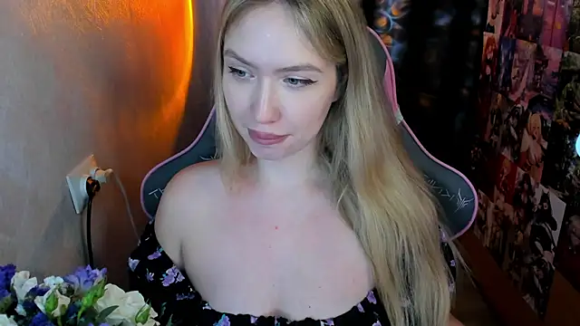 Snapshot of NicoleRiccii chatting on November 10, 6:51 pm NicoleRiccii online show from November 10, 6:51 pm