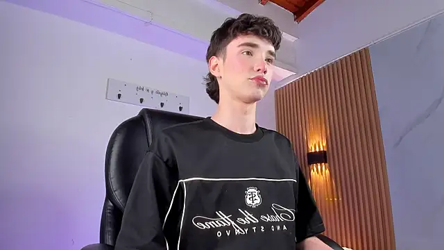 Snapshot of austin_rouse chatting on March 27, 8:30 pm austin rouse online show from March 27, 8:30 pm