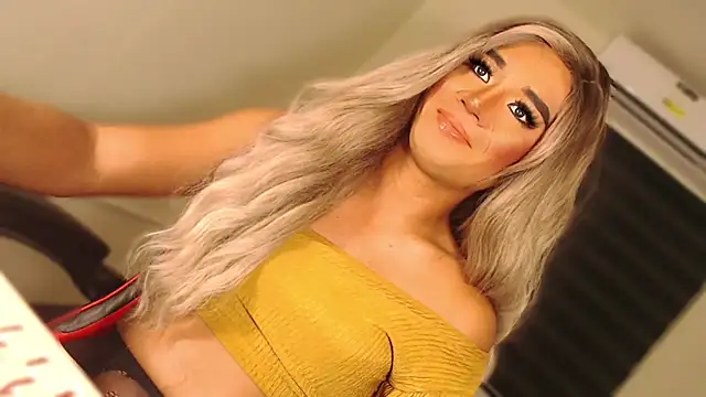 Snapshot of SissifyMeNow chatting on October 4, 6:50 pm SissifyMeNow online show from October 4, 6:50 pm