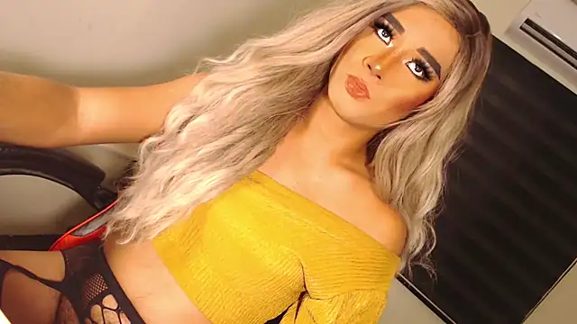 Snapshot of SissifyMeNow chatting on October 9, 5:11 pm SissifyMeNow online show from October 9, 5:11 pm