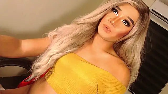 Snapshot of SissifyMeNow chatting on October 10, 6:51 pm SissifyMeNow online show from October 10, 6:51 pm