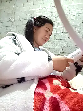 Snapshot of jienrrr chatting on October 18, 12:13 am jienrrr online show from October 18, 12:13 am