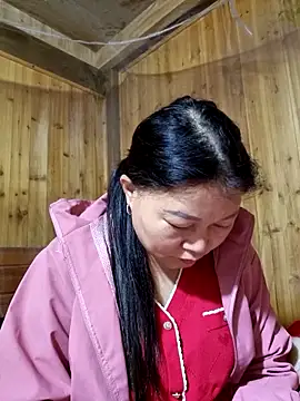 Snapshot of yoowwmr chatting on October 23, 12:10 am yoowwmr online show from October 23, 12:10 am