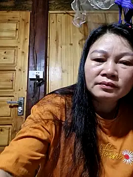 Snapshot of yoowwmr chatting on October 28, 1:36 pm yoowwmr online show from October 28, 1:36 pm