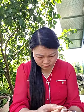 Snapshot of yoowwmr chatting on October 30, 1:51 am yoowwmr online show from October 30, 1:51 am