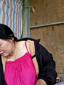 Snapshot of yoowwmr chatting on October 31, 2:34 am yoowwmr online show from October 31, 2:34 am