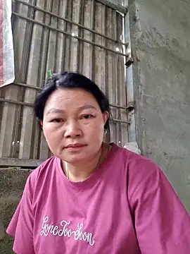 Snapshot of yoowwmr chatting on November 6, 3:51 am yoowwmr online show from November 6, 3:51 am