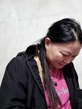 Snapshot of yoowwmr chatting on November 19, 2:00 am yoowwmr online show from November 19, 2:00 am